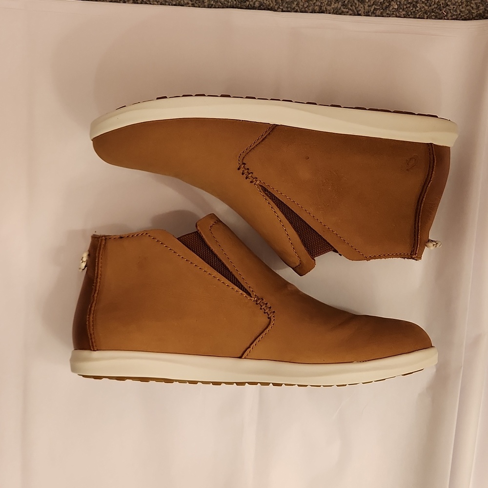 Olukai Women's ankle boot, Size 7.5